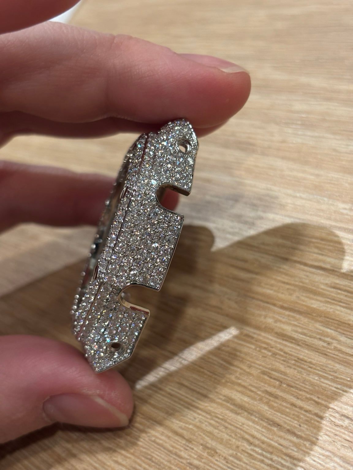 Detail of the iced case edge on the moissanite GA-2100 bezel cover